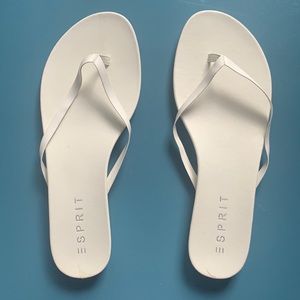 E Spirit White Flip Flops Size 8.5